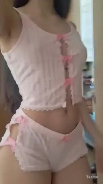 Novinha de pijama sensual pra dormir - Novinhas Vagabundas