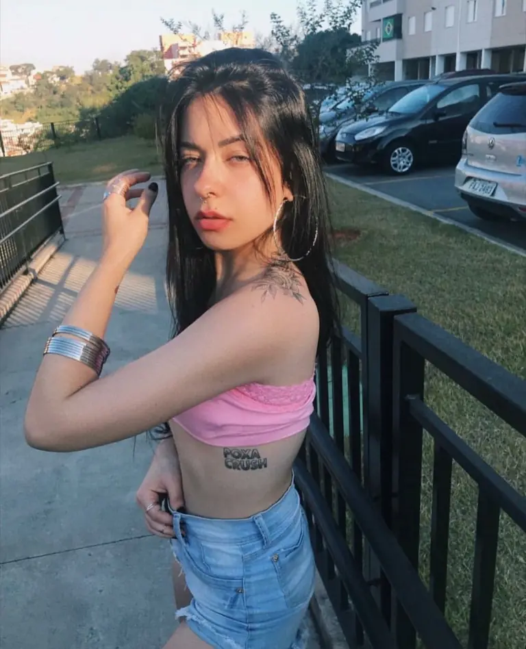 Buceta rosinha e molhada toda gostosa - Nicks Vieira