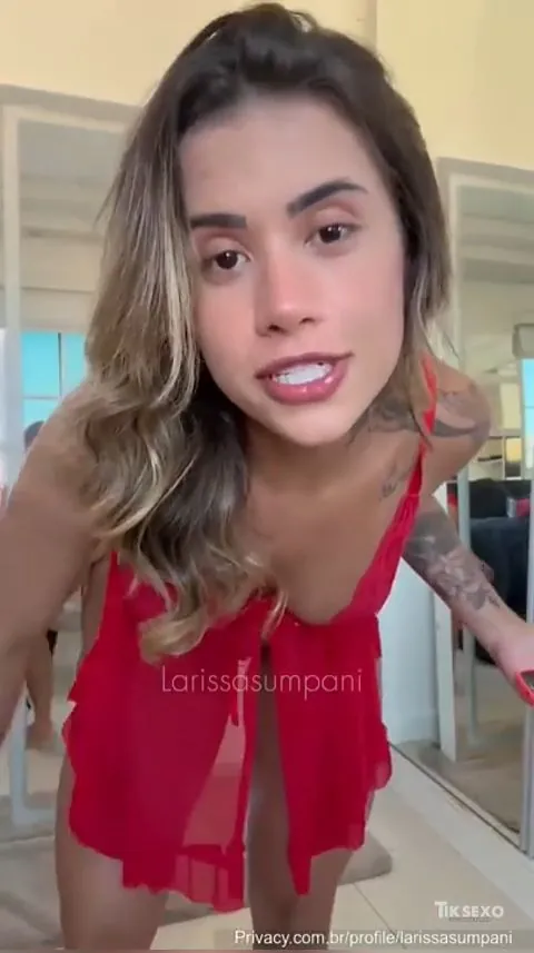 Larissa Sumpani mostrando que é bem putinha