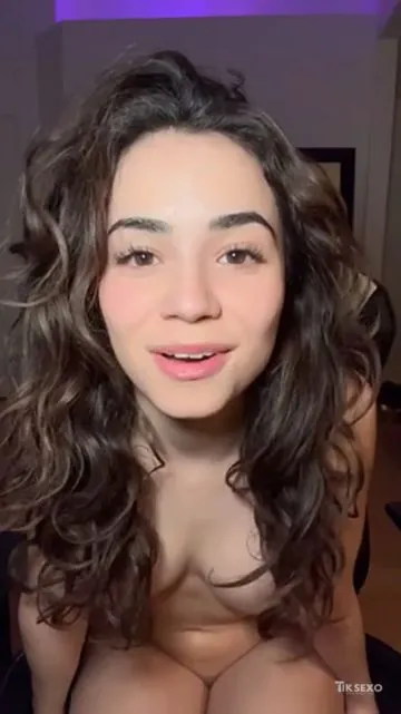 Ninfeta gostosa brincando a bucetinha pelada - Jameliz
