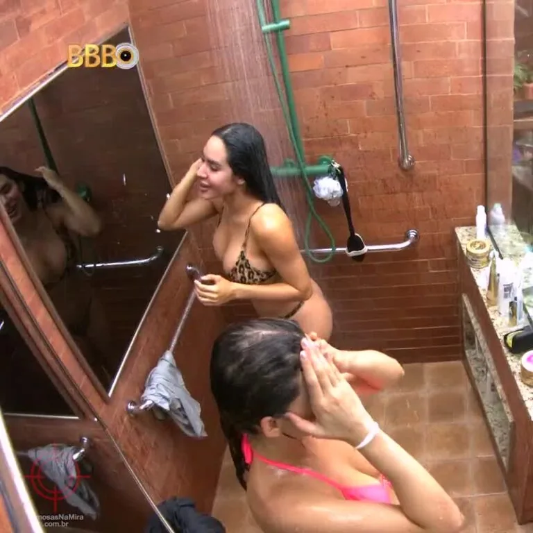 Isabelle Nogueira dançando quase peladad no BBB24 - Big Brother Brasil