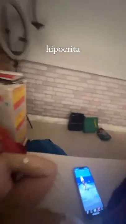 Mel Maia nua gostosa pagou peitinho