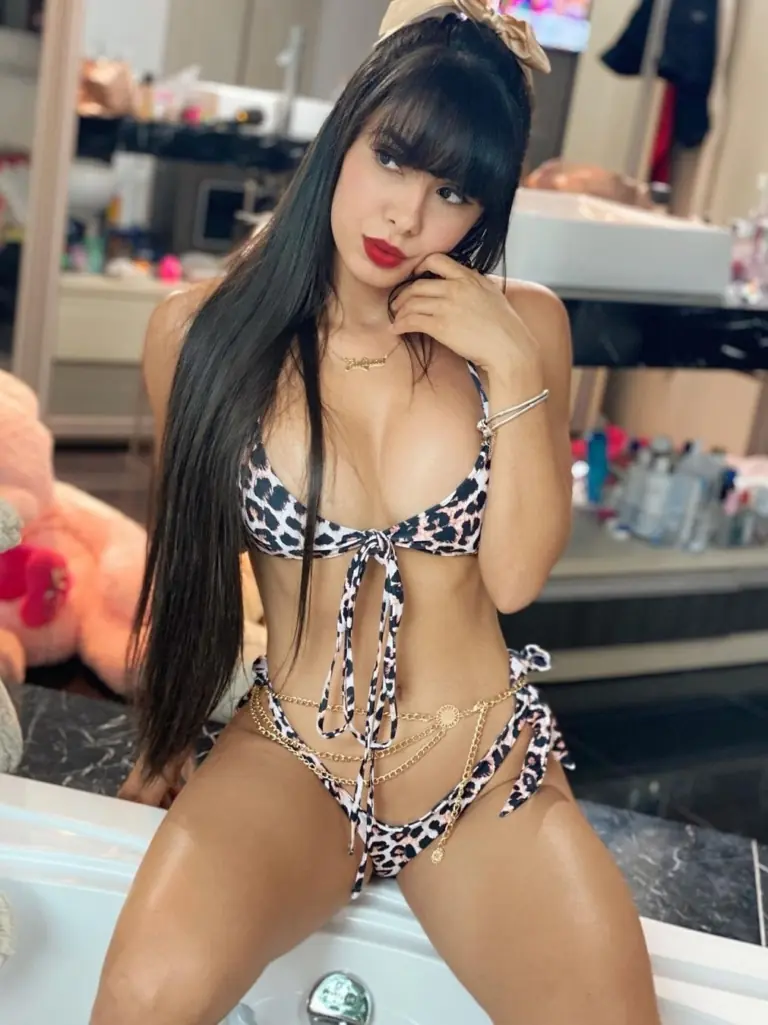 Juliana Bonde com a buceta molhadinha