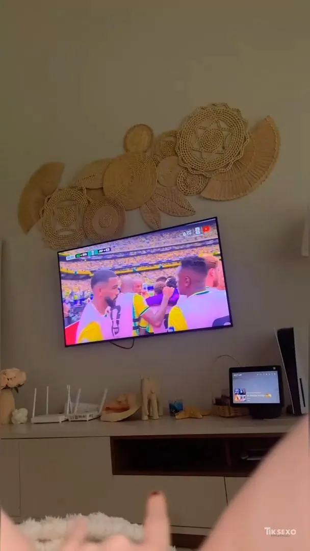 Comemorando o gol do Brasil com siririca - Rafaela Nery