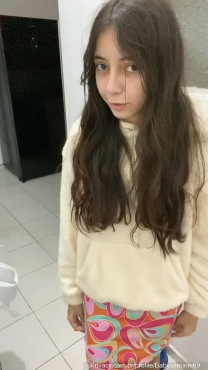 Caroline Lopes privacy rebolando sem calcinha pelada