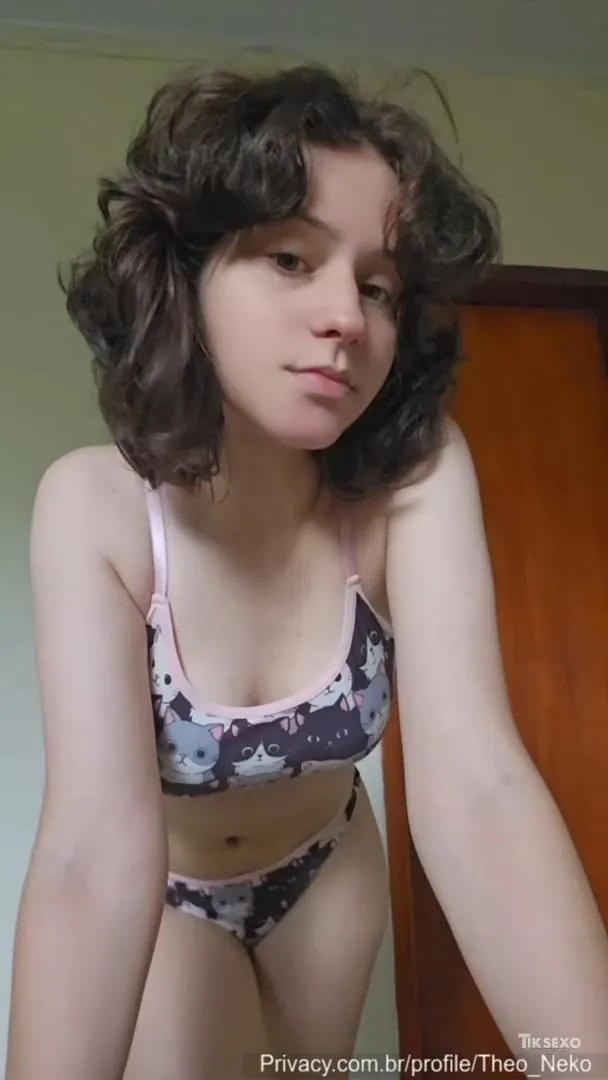 Theo Neko Porn nua mostrando os peitos gostosos - Théo Neko