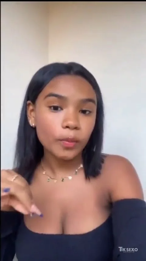 Nayara Assunção transando nua com plug anal