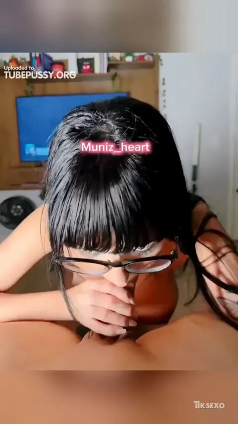 Erome Yumi Muniz transando e dando a buceta